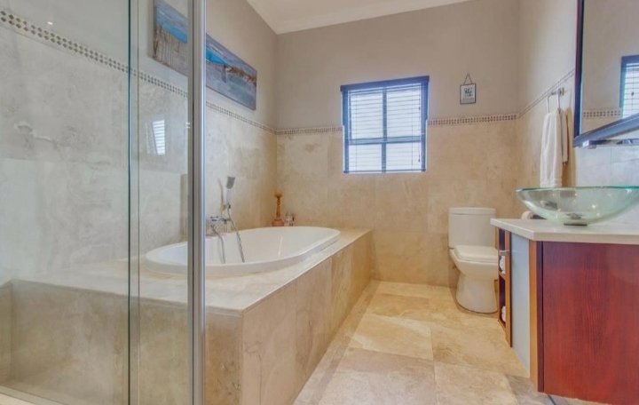 5 Bedroom Property for Sale in Deo Gracia Western Cape